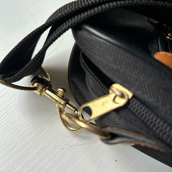 EUC messenger tote with adjustable shoulder strap black and handles - Picture 6 of 7